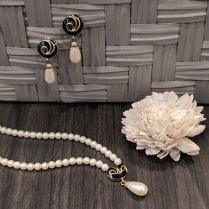 VENDÔME 1970s Vintage Jewelry Set Pearl Necklace Clip On Earrings Enamel Gold